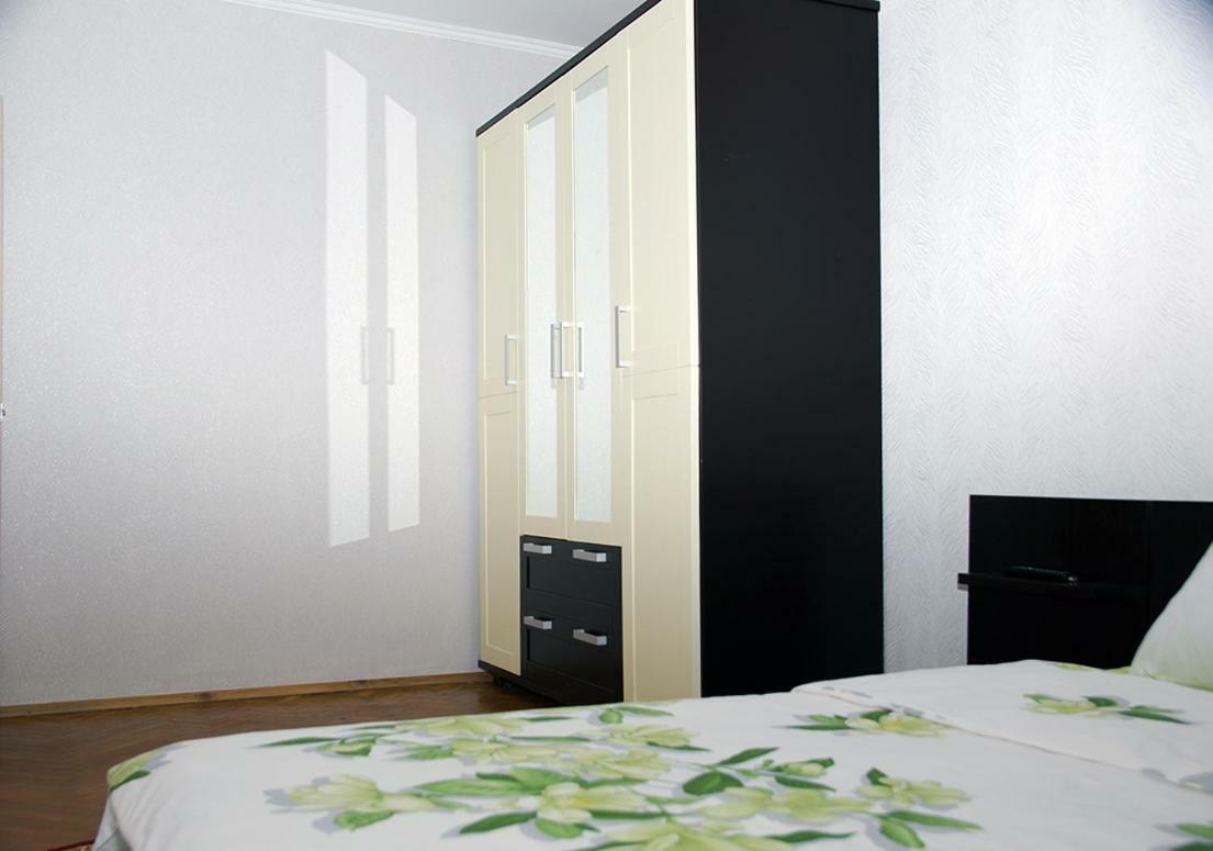Ferienwohnung Уютная, Благоустроенная 2-Комнатная Квартира, Wifi Bobruisk Exterior foto